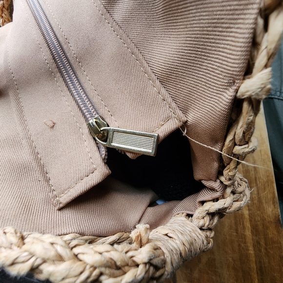 Rattan Straw Tassel Crossbody Handbag - Picture 6 of 7